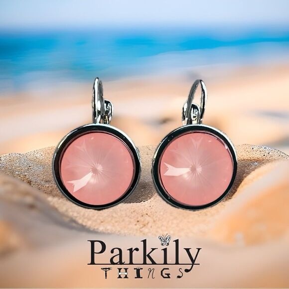 Coral peach salmon color sparkly earrings made with Swarovski crystal in silver - Picture 1 of 3